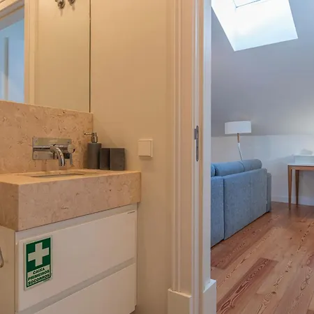Views By Innkeeper Apartment